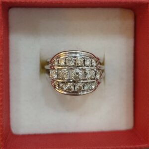 Bague or blanc avec diamants